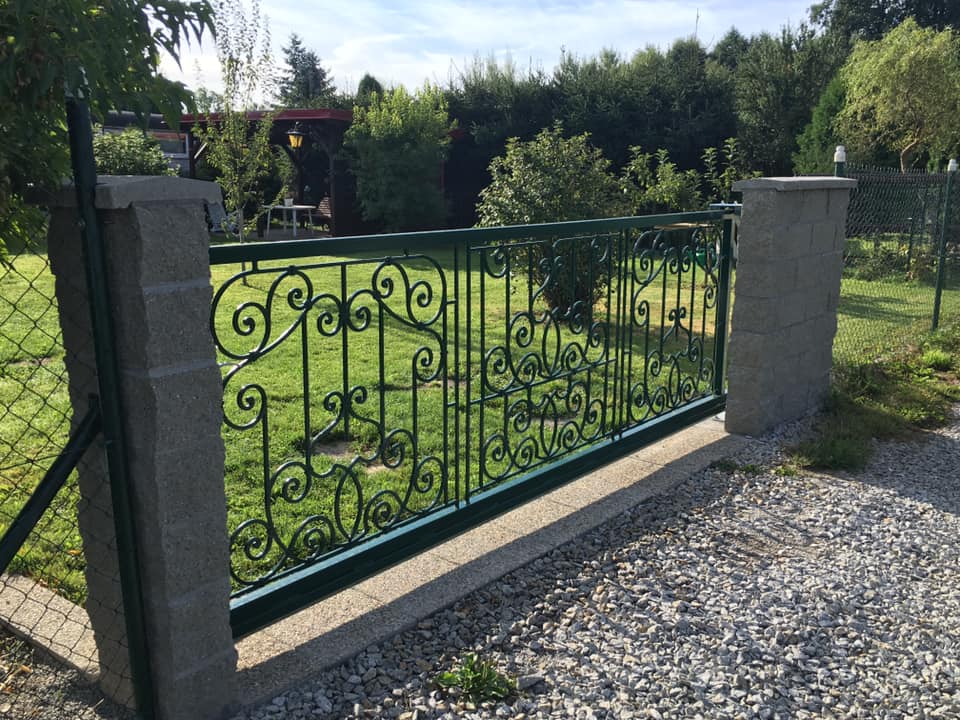 Odolné ploty a brány z kvalitní oceli