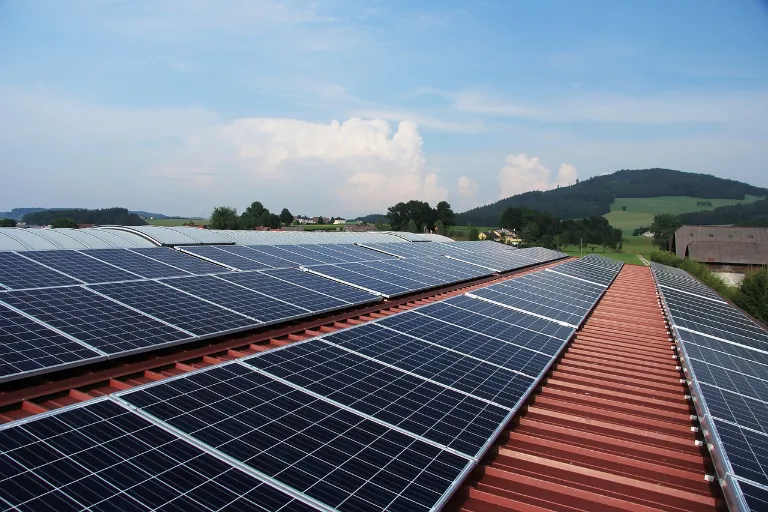 Návratnost fotovoltaiky: Vyplatí se fotovoltaika pro dům?