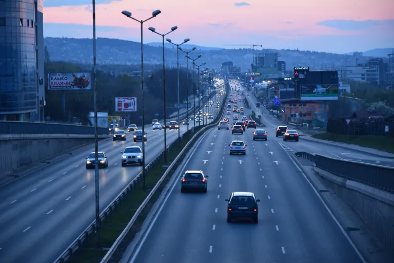 Nejnižší a maximální rychlost na dálnici a kdo po ní může jet?