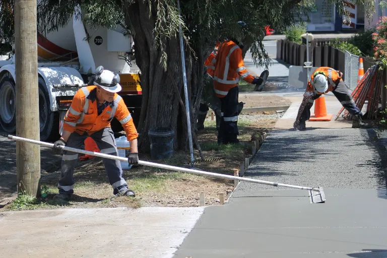 Váha a objemová hmotnost betonu: Kolik váží kubík betonu?