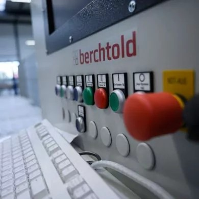 Stroje na výrobu oken? Spojení moderní technologie pro přesnost a efektivitu