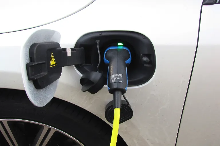 Znáte rozdíl mezi hybridem a plug in hybridem? A co mild hybrid?